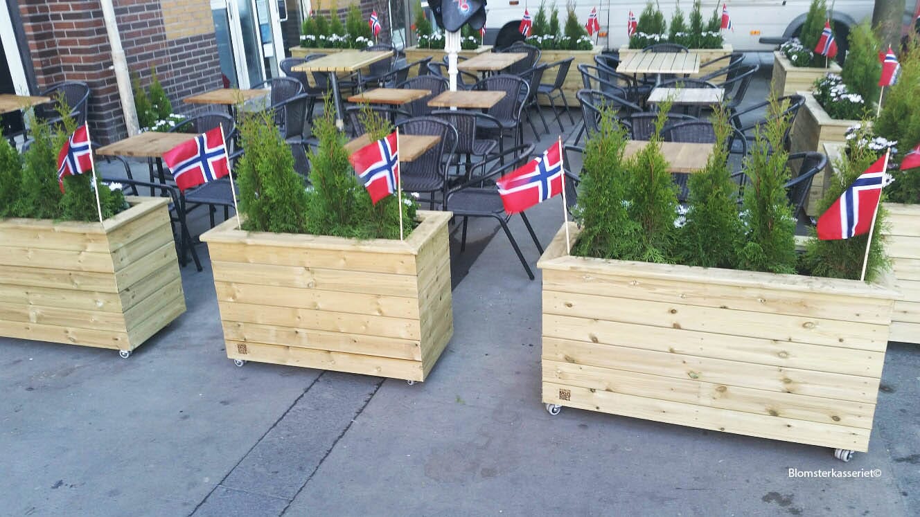 Isolert blomsterkasse plantekasse blomsterkasseriet uteservering impregnert furu plantekasser terrassekasse 3 balkong terrrasse sameie 2 kopi.jpg