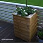 Stor høye høy plantekasse blomsterkasse blomsterkasseriet terrasse balkong trekasse isolert takterrasse hage.jpg