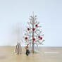 Lovi grantre 30cm med julekuler røde juletre julegran julepynt dekor interiør advent blomsterkasseriet.jpg