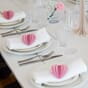 Lovi heart lyserosa bordekorasjon konfirmasjon dåp bryllup dekor bord pådekning hjerte rosa.jpg