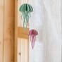 Lovi jellyfish manet maneter grønn rosa naturlig trefarge dekor dekorasjon dekorelement interiør blomsterkasseriet 22.jpg