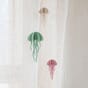 Lovi jellyfish manet maneter grønn rosa naturlig trefarge dekor dekorasjon dekorelement interiør blomsterkasseriet 7 skopi.jpg