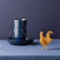 lovi-rooster-warm-yellow-in-blue-interior vam gul hane haner dekor interiør design_1.jpg