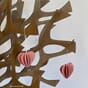 Lovi tre 135cm brun dekorasjon dekor design trær interiør kontor kantine kontorlandskap stue hjem blomsterkasseriet hvit rosa hjerter ornamenter potte