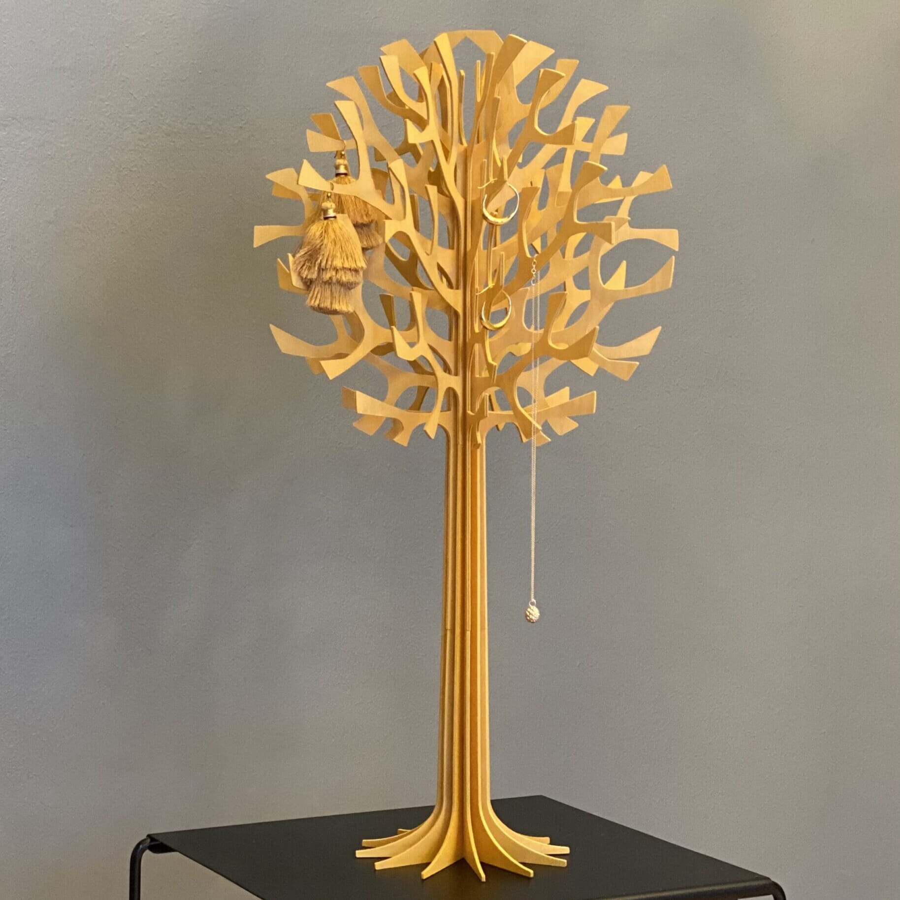 Lovi-Tree-55cm-as-jewelry-tree- tre dekortre interiør smykkeholder stativ dekorasjon interiør design blomsterkasseriet.jpg