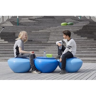 Scoopi Seat 5012, 5015 and Scoopi Table Top scoopi benk benker utemøbler street furniture manga street blå farger lyseblå offentlige uterom bymiljø 7.