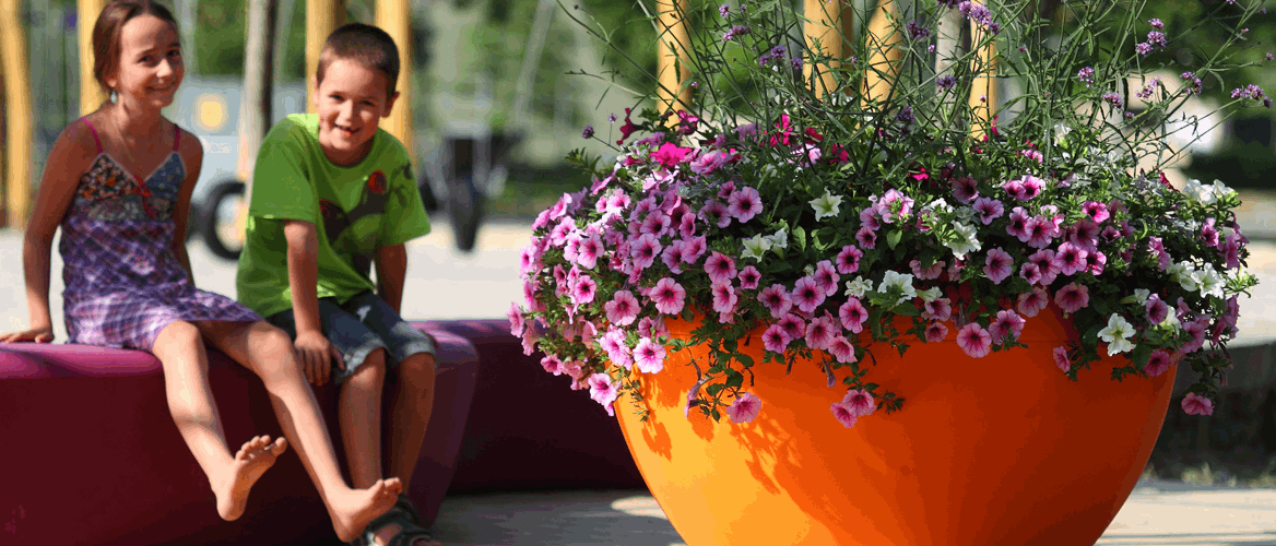 Scoop plantekrukke plantekrukker blomsterkrukker blomsterpotter blomsterkrukke urtekrukker Manga Street Blomsterkasseriet utemiljø innemiljø park by g